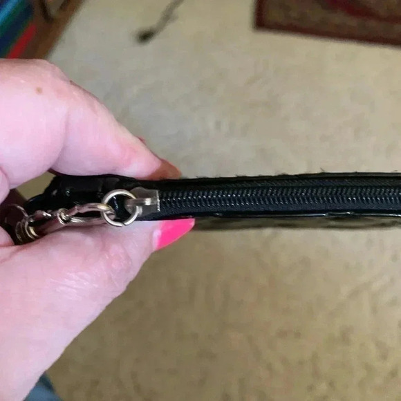 Unbranded Woman’s Wristlet With Patchwork Pattern - Picture 6 of 7